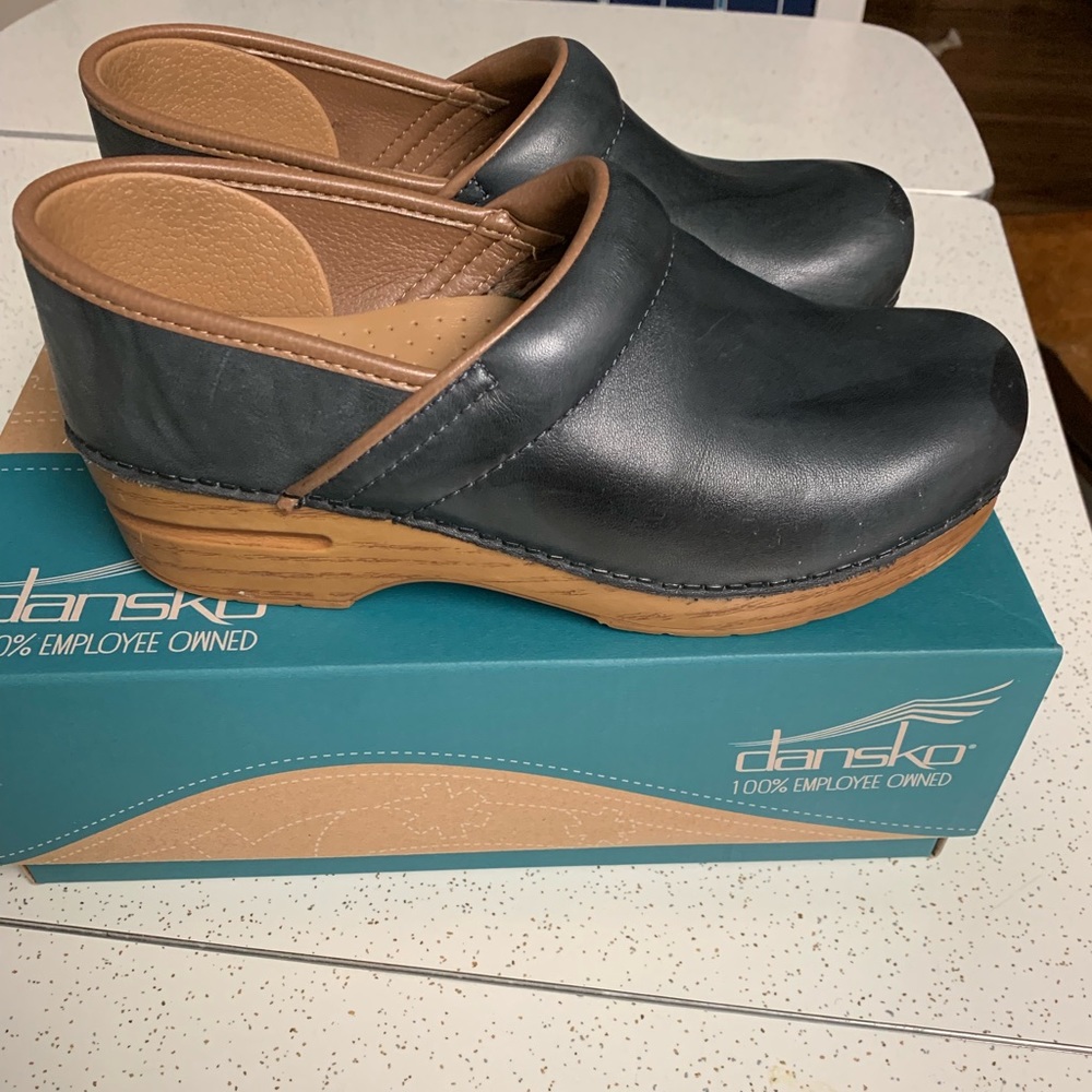 Dansko woman’s grey and tan size 39 clog